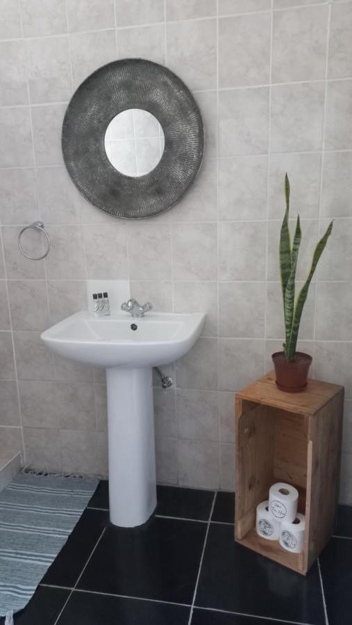 Urban Farm Haus Guesthouse Rundu Luaran gambar