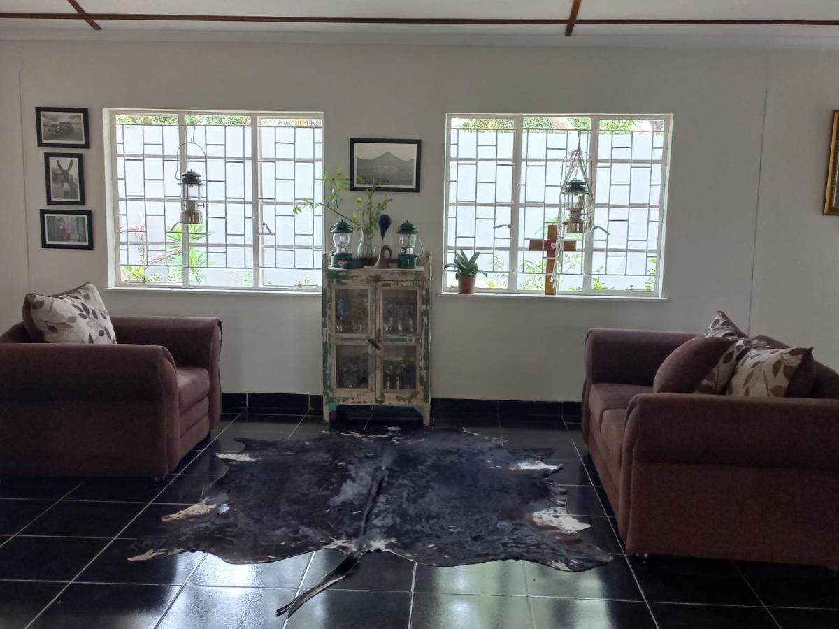 Urban Farm Haus Guesthouse Rundu Luaran gambar