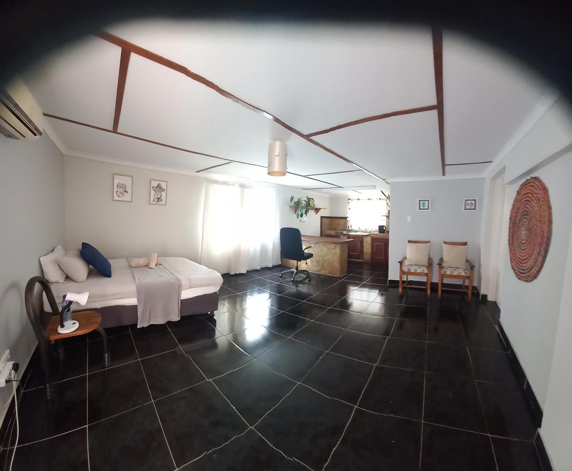 Urban Farm Haus Guesthouse Rundu Bilik gambar